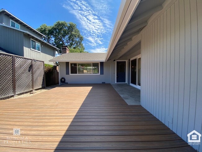 Building Photo - Charming 2bd/2ba House in Downtown Sonoma!