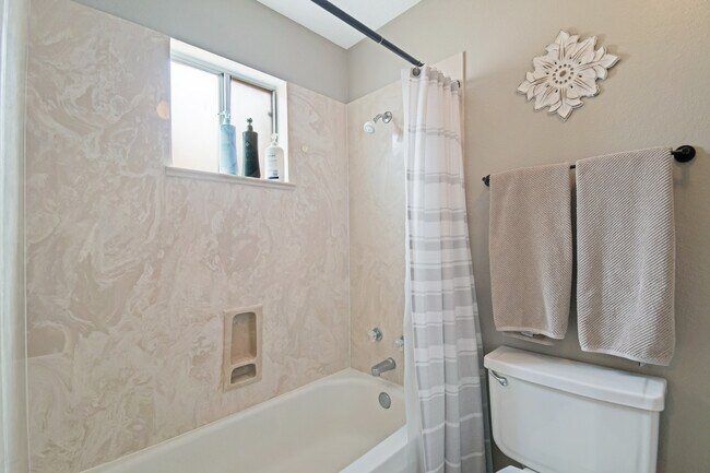 Building Photo - 6937 El Cajon Ct NW