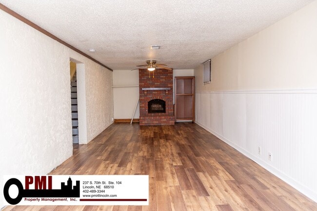 Building Photo - 2 Bedroom, 1 Bathroom House for Rent; Avai...