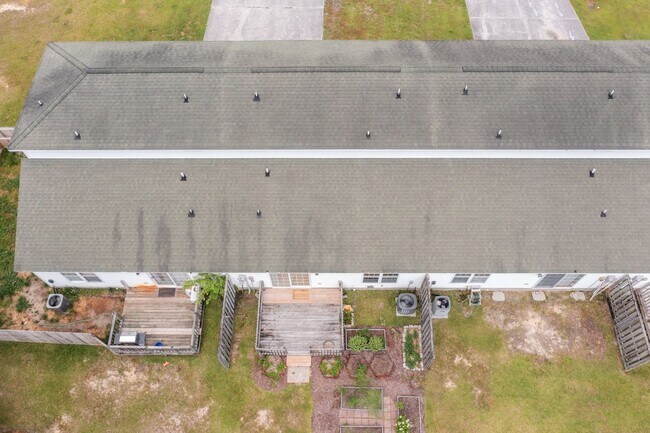 Building Photo - Welcome to Winners Circle!