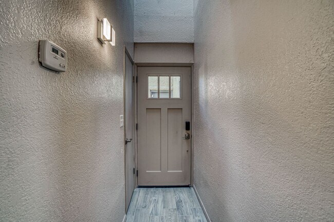 Building Photo - 311 Zenith Dr