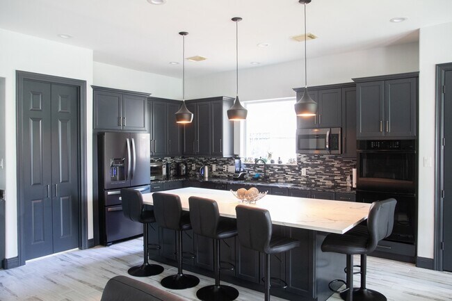 Building Photo - 3039 Bonnebridge Way Blvd