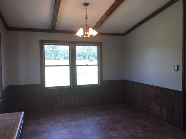 Building Photo - Cozy 3 bedroom 1.5 bath with 2 stall detached garage in country setting