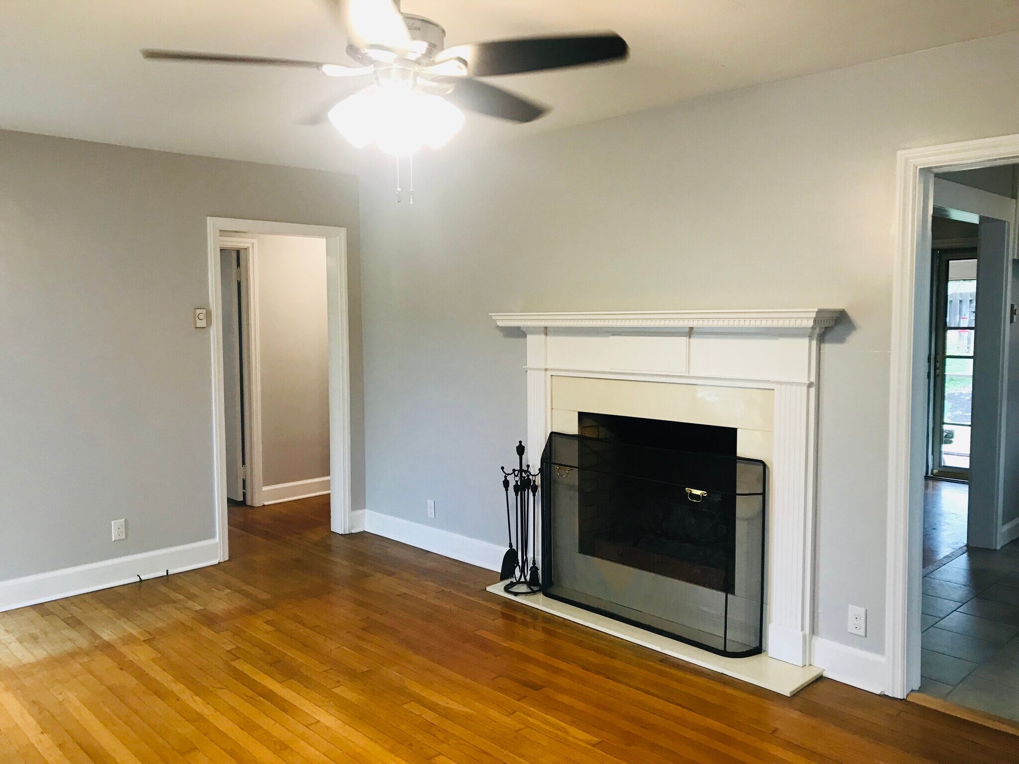Living room - 212 Evans St
