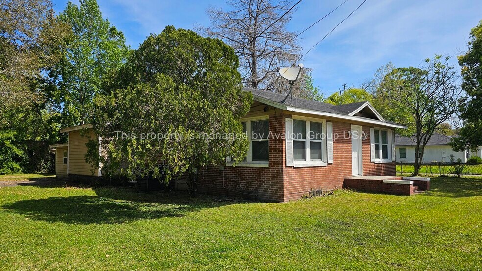 Building Photo - 2701 Lowell Ave