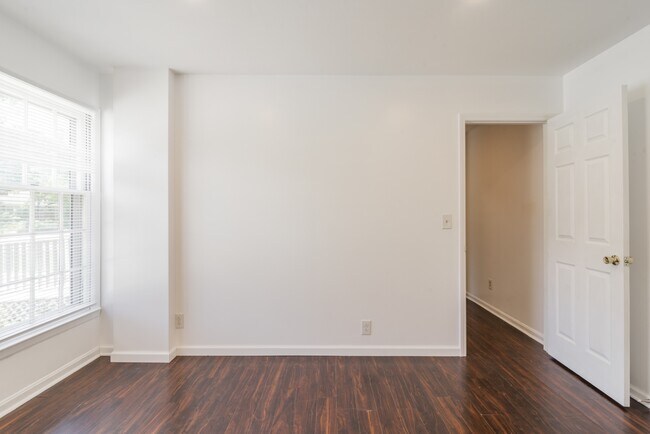 Building Photo - 1601 Sansberry Rd