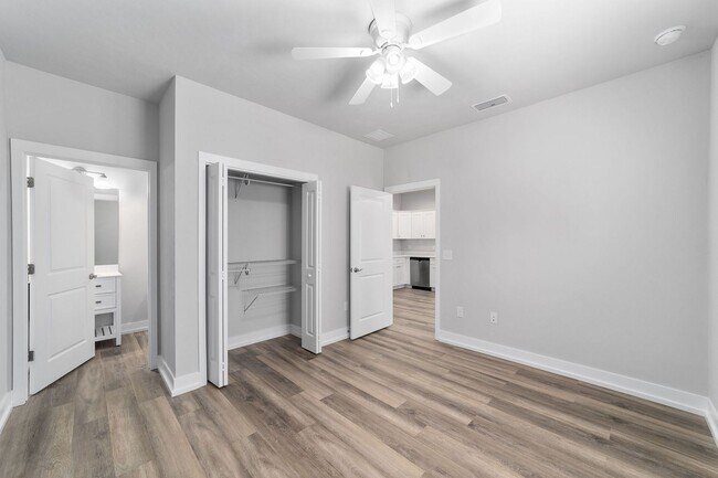Building Photo - 4109 SW 15 Pl