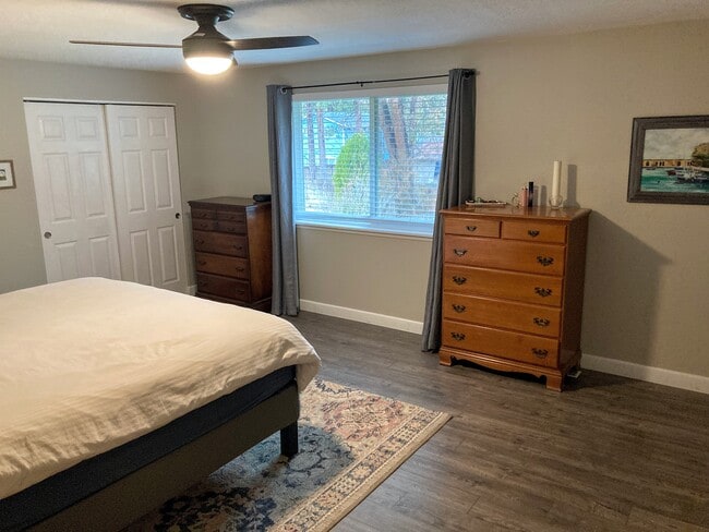 Building Photo - 9619 E 9th Ave