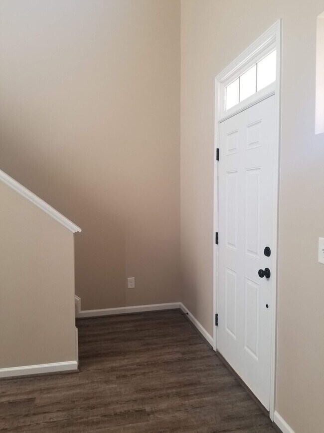 Building Photo - Large 4 Bedroom Home in Towne Pointe! Showings Coming Soon!!!