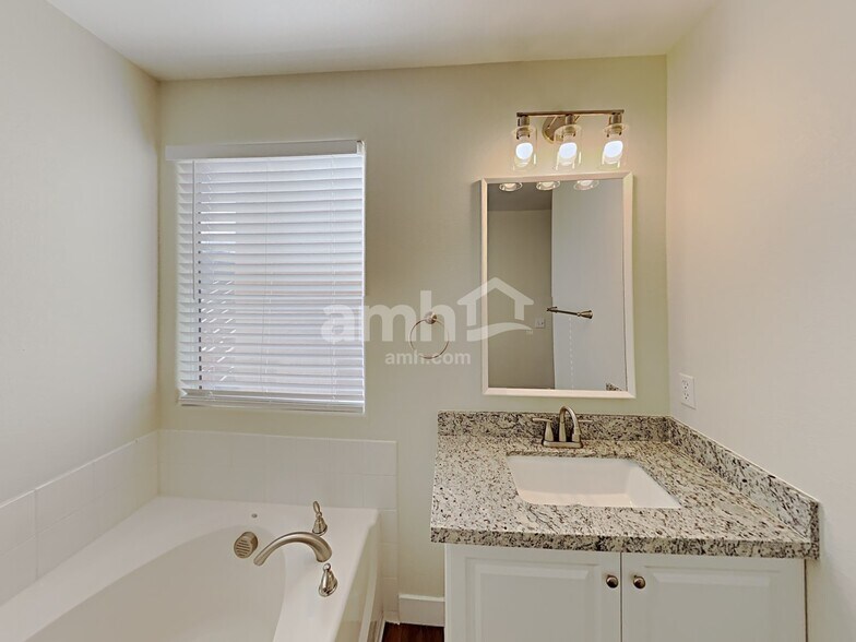 Building Photo - 9438 Havasu Canyon Ave