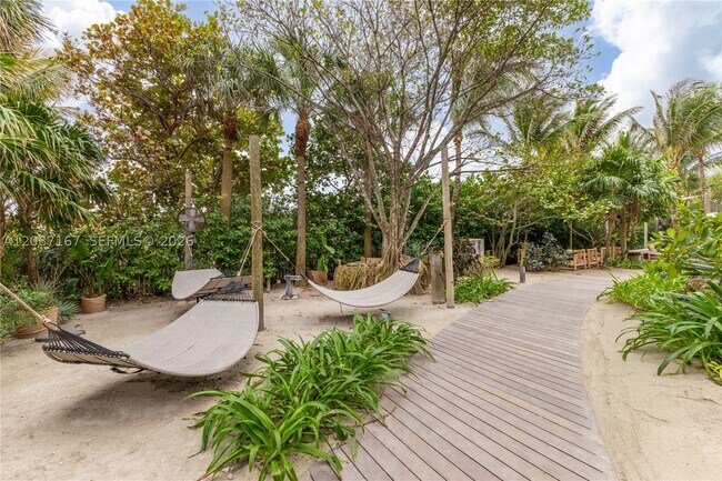 Building Photo - 2301 Collins Ave