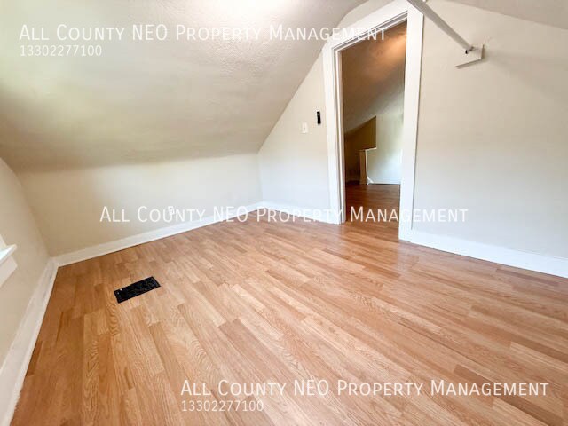 Building Photo - 126 E Mapledale Ave