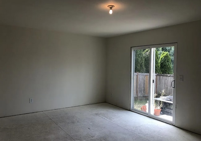 Building Photo - Spacious 3BD 2BA