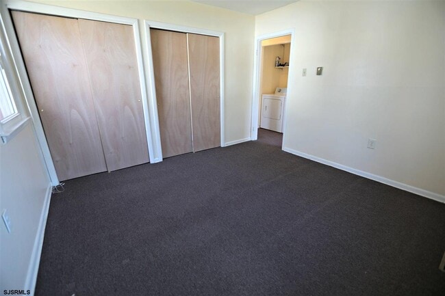 Building Photo - 12 Crestmont Dr