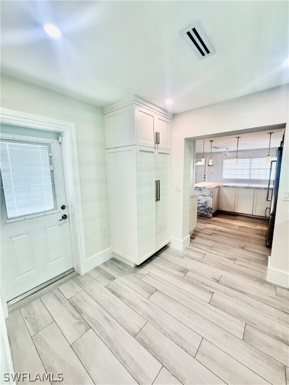 Building Photo - 733 Pine Cone Ln