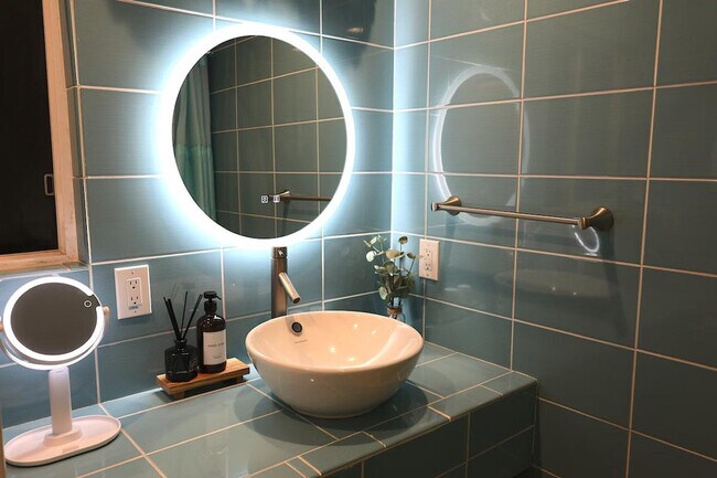 Building Photo - 6505 Skyfarm Dr