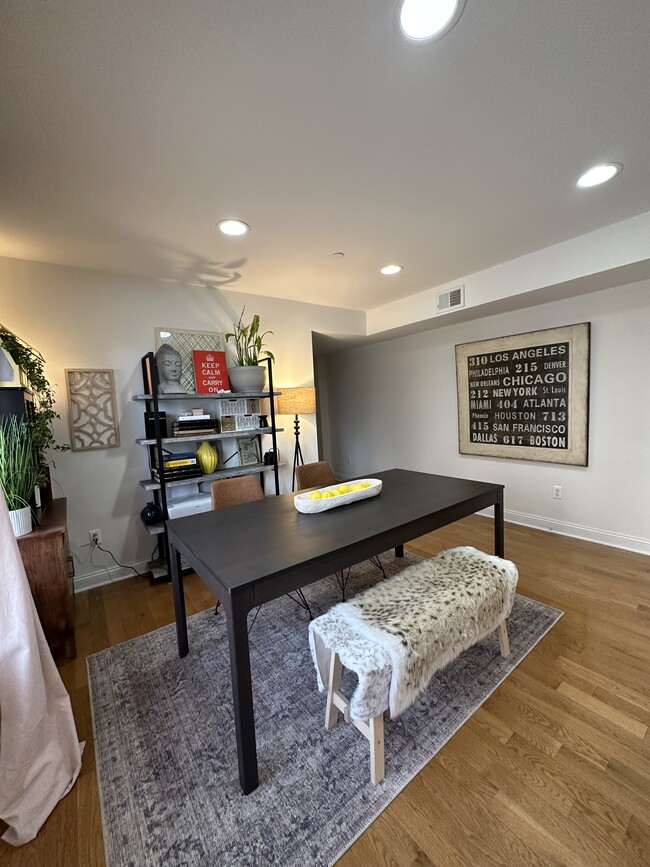 Dining Room - 7420 Boulevard East