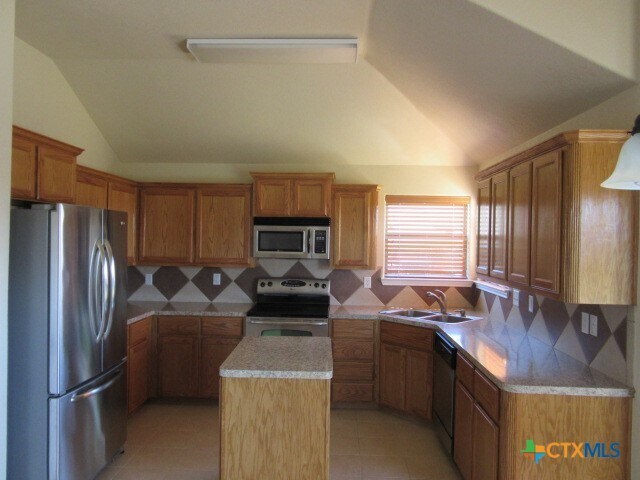 Building Photo - 406 Hedy Dr