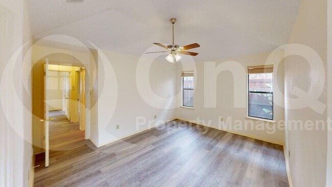 Building Photo - 1633 Palisades Dr