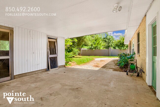 Building Photo - 703 Belrose Ave