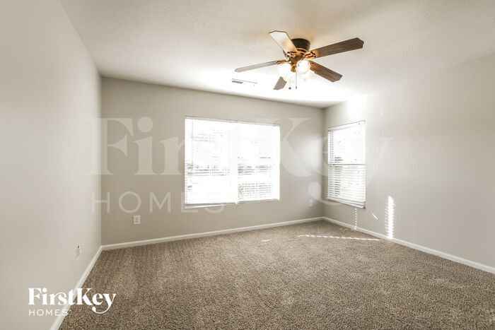 Building Photo - 11618 Village Pond Dr