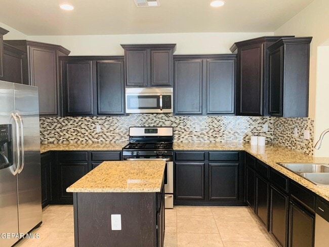 Building Photo - 3837 Loma Cristobal