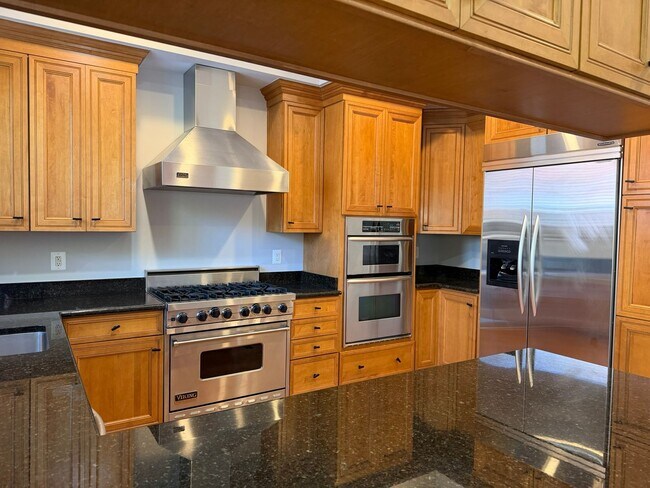 Building Photo - Park Potomac Luxury Townhome