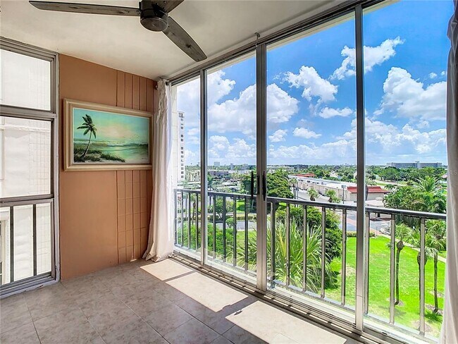 Building Photo - 7400 Sun Island Dr S