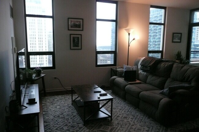 Building Photo - 1255 S State St