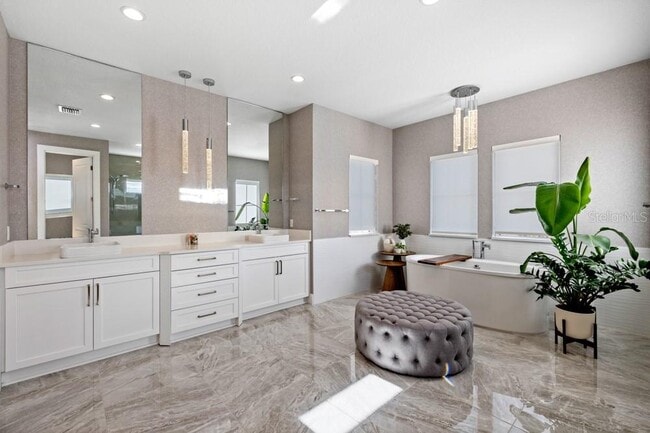 Building Photo - 15699 Panther Lake Dr