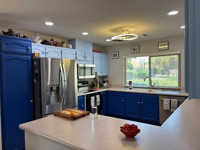 Building Photo - Beautifully updated 2 bedroom with large den/office area. In Leisure World a 45+ Active Adult Res...