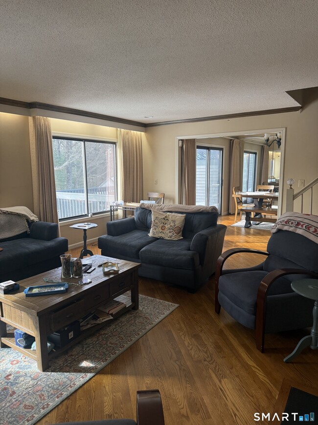 Building Photo - 8 Crossroads Ln