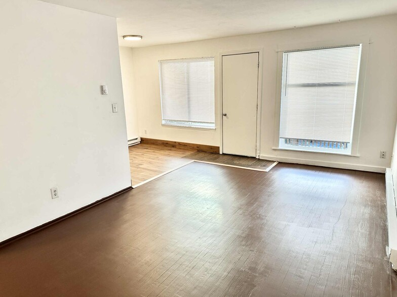 Spacious living room - Apline B Apartments