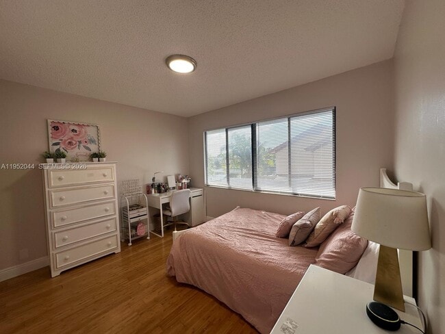 Building Photo - 8320 SW 39th Ct