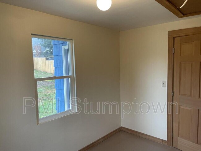 Building Photo - 6016 NE Alberta St