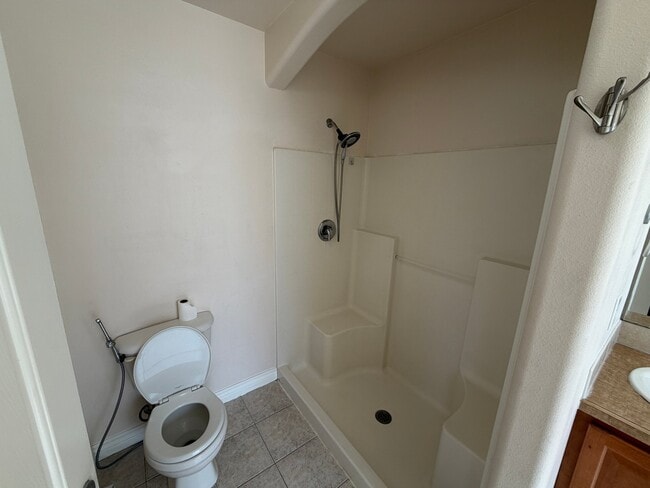 Building Photo - 435 NE Greystone Loop