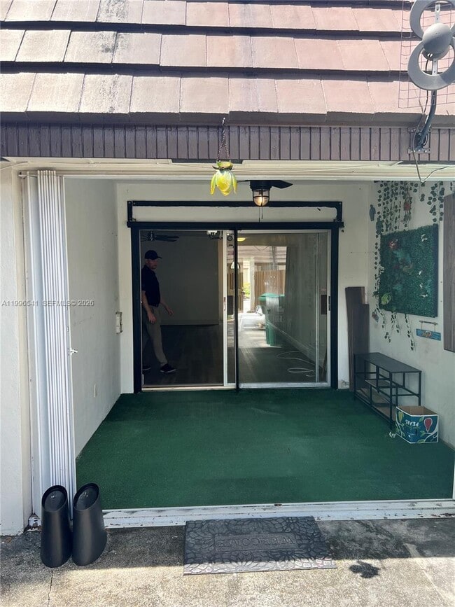 Building Photo - 7411 Twin Sabal Dr