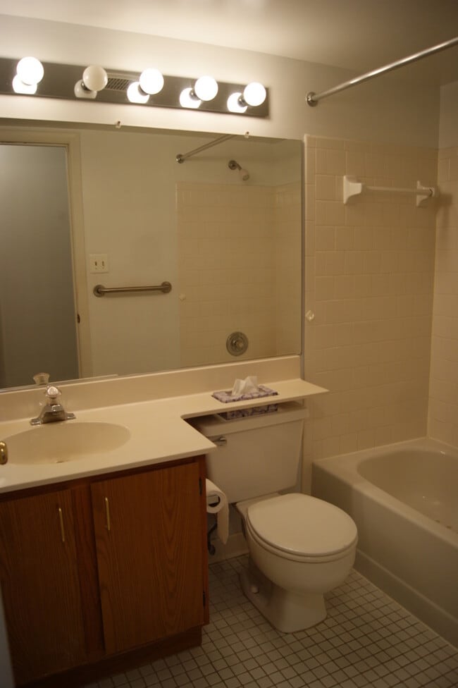 Building Photo - Charming 2 Bedroom/2 Bathroom Apartment in Perry Hall, MD!