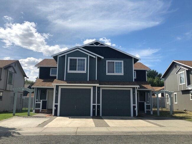 Building Photo - 2105 Yellowstone St