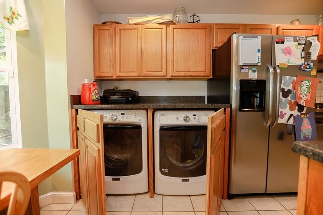 Building Photo - Modern Comfort in a Peaceful Setting – 4BR...