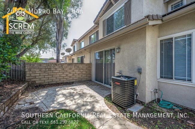 Building Photo - Three Bedroom Cheyenne Townhouse in Valencia