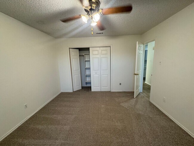 Building Photo - SE 4th St #103