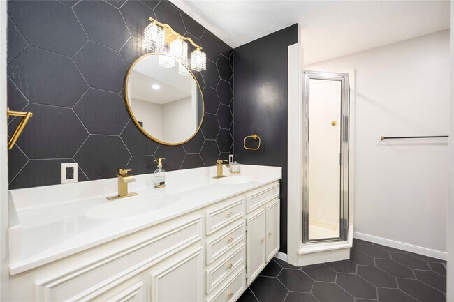 Building Photo - 5511 Green Timbers Dr