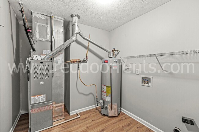 Building Photo - 10015 Miranda Cir