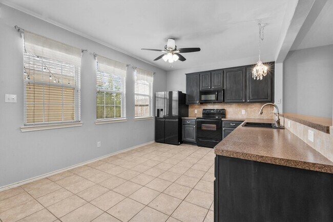 Building Photo - 2131 Kemah Village Dr