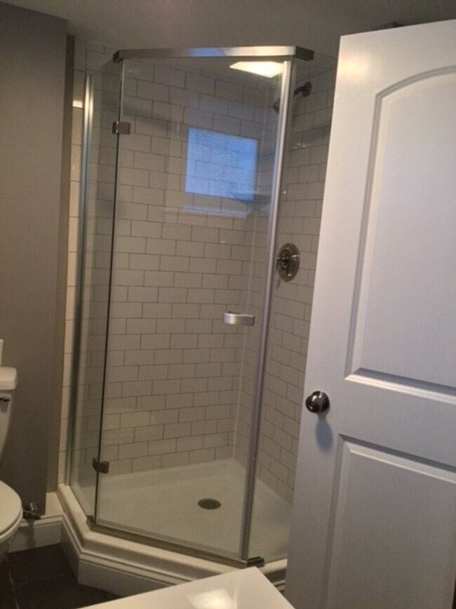 Building Photo - Breathtaking gorgeous 2bd unit in a quiet ...