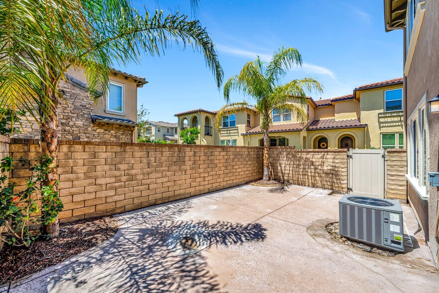 Building Photo - 23904 Calle del Sol Dr
