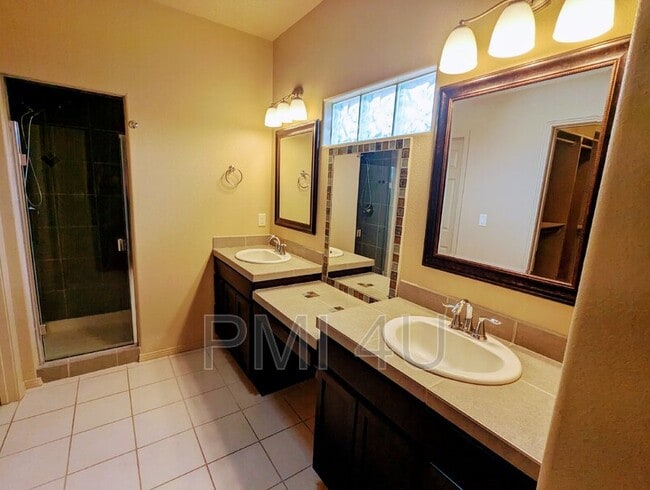 Building Photo - 2317 Garden Rd NE