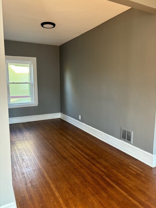 Building Photo - 1093 Ellicott St