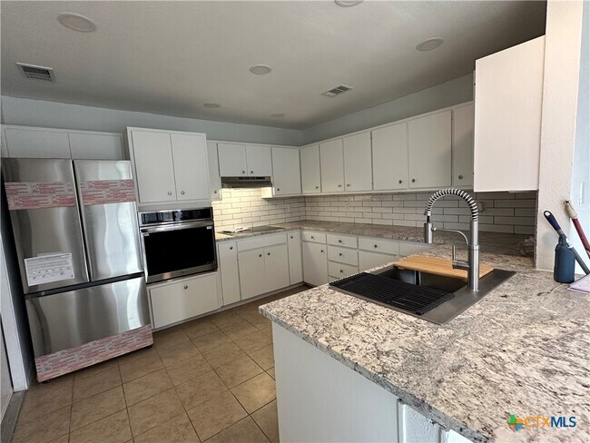 Building Photo - 136 Discovery Ln